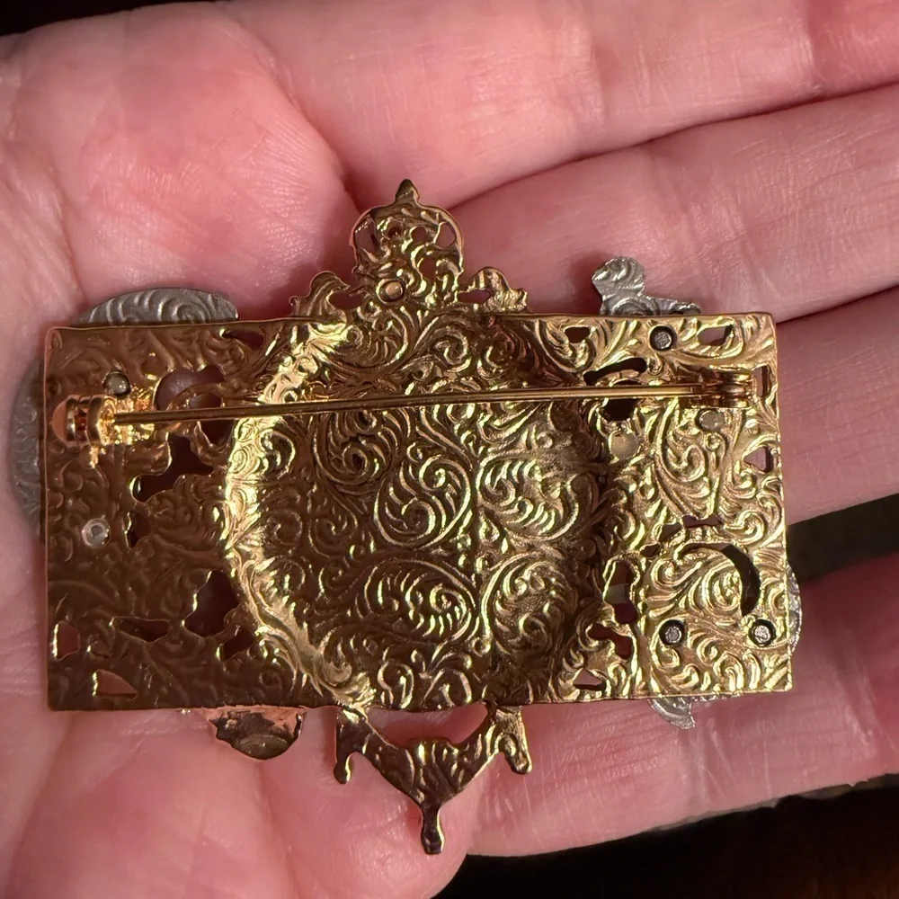 1928 nursery rhyme Brooch